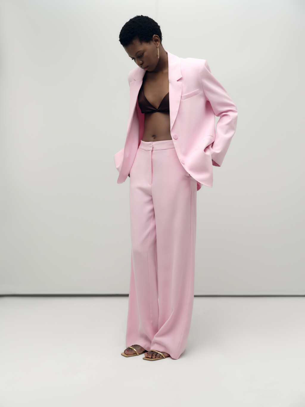 Брюки широкие костюмные из вискозной ткани - цвет розовый - 7